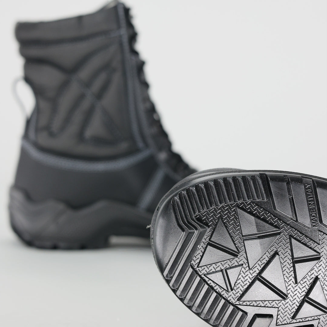 Epik Alaska Freezer Insulated Safety Toe Boot Close up Tread bottom