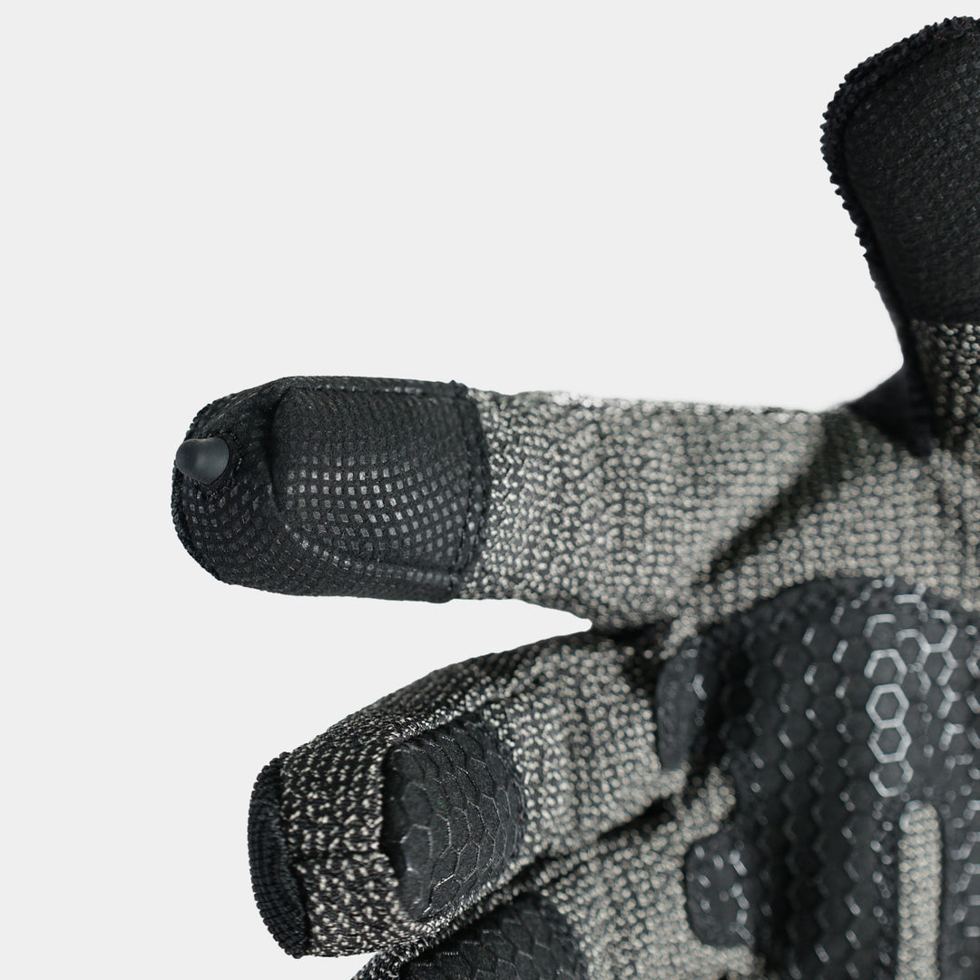 Epik Workwear Cyber Touch Screen Freezer Kevlar Glove with Insulation Close up figure 
