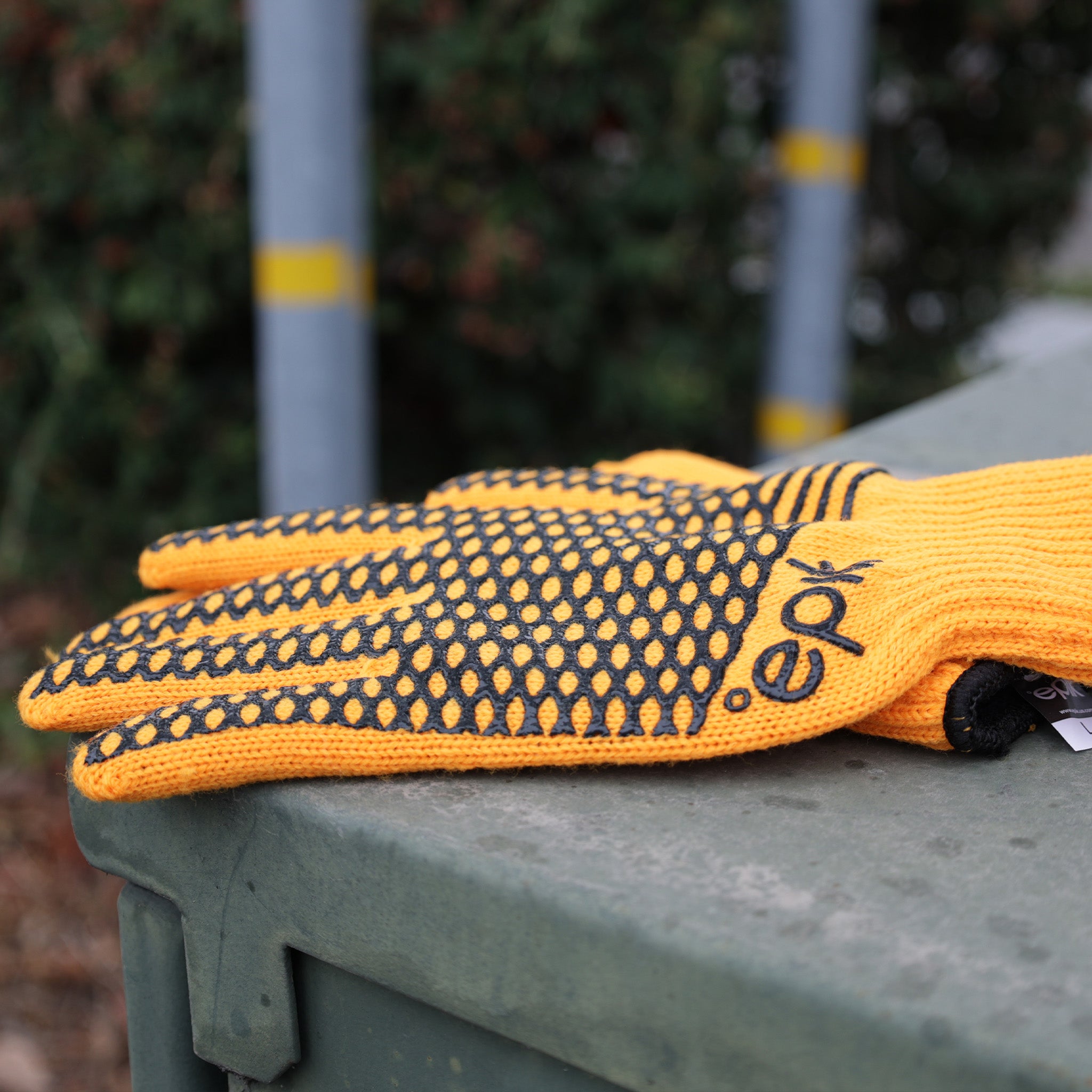 Epik Bee Grip Glove - Thermal Grip Glove with Honeycomb Texture