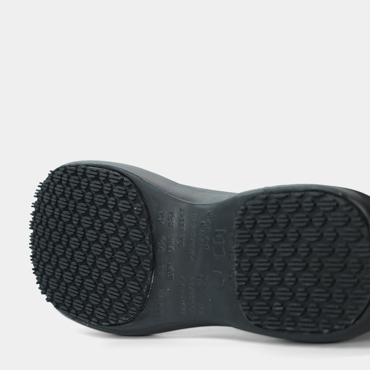 Epik Trace Lightweight Slip Resistant Boot in Black Sole Tread